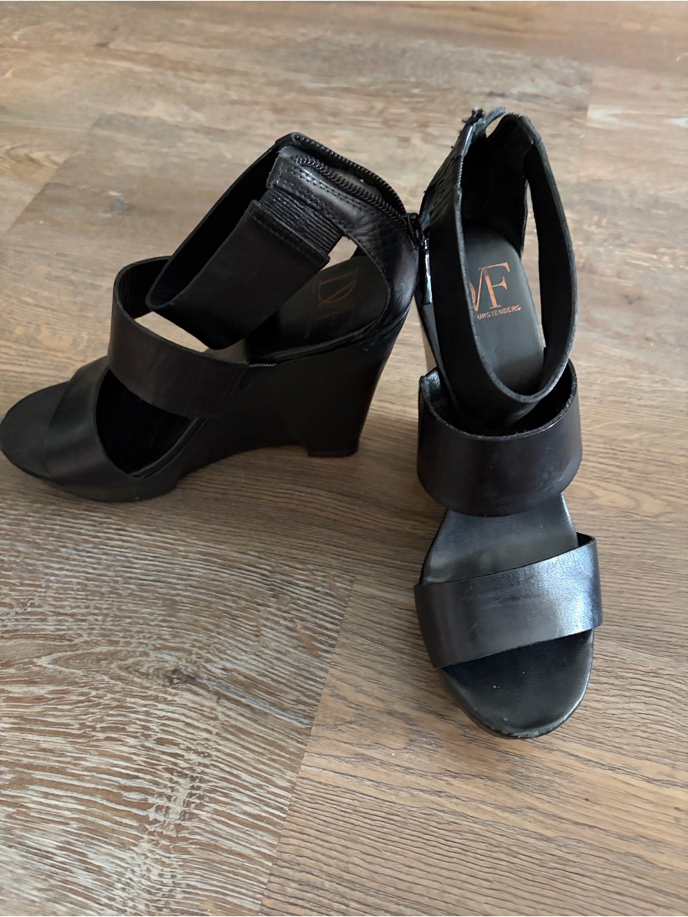 Diane Von Furstenberg Black Leather Block Heel Sandals with Wide Straps - Picture 3 of 4
